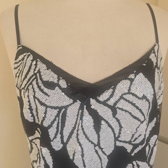 White House Black Market Blk/Wht Sequin Shift Dress, NWT, Adj. Straps,Size 10 - Picture 2 of 10